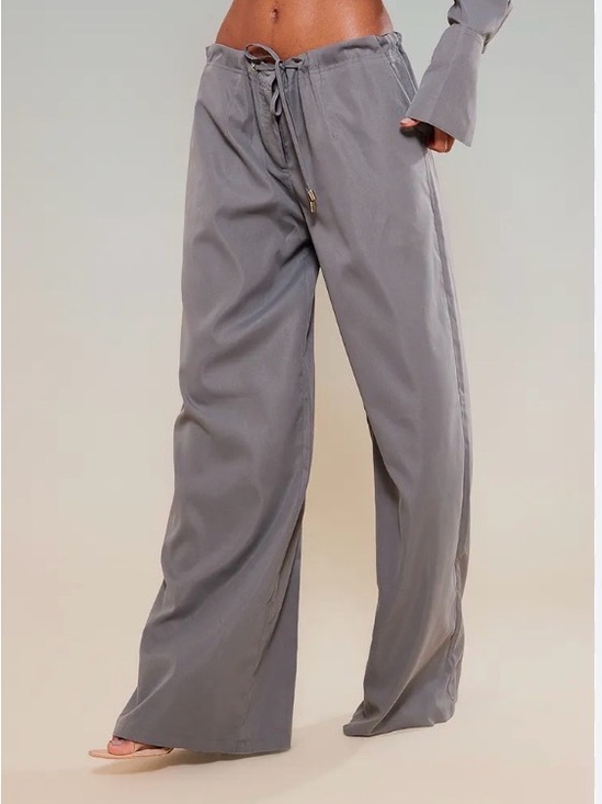 PrettyLittleThing Pants - Pretty little things nylon cargo pants